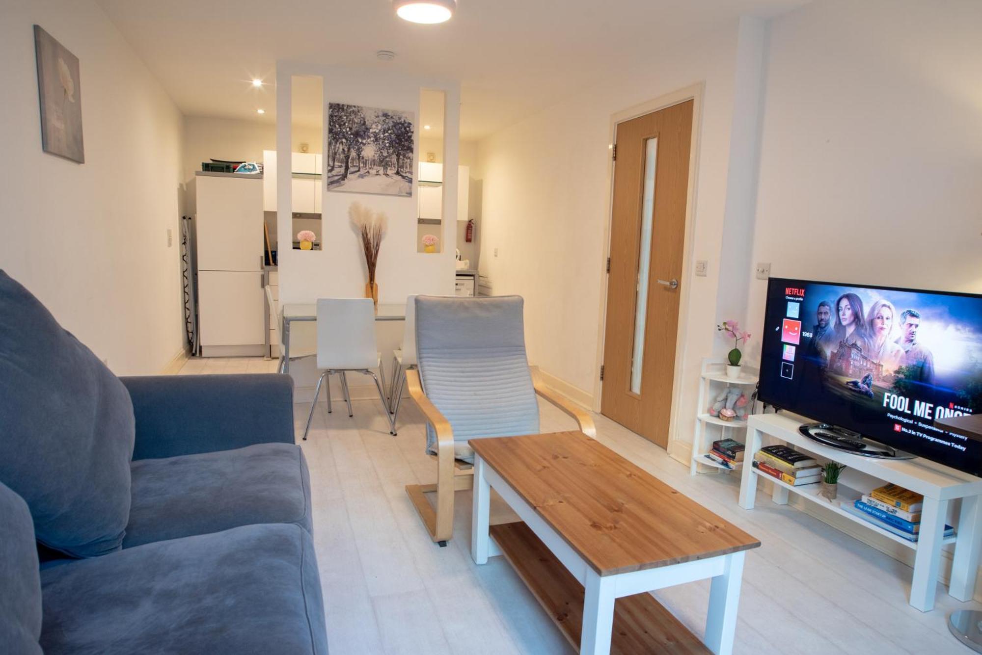 Two-Bedroom Luxury Apartment With Workspace, Free Secure Parking & Coffee Бірмінгем Екстер'єр фото