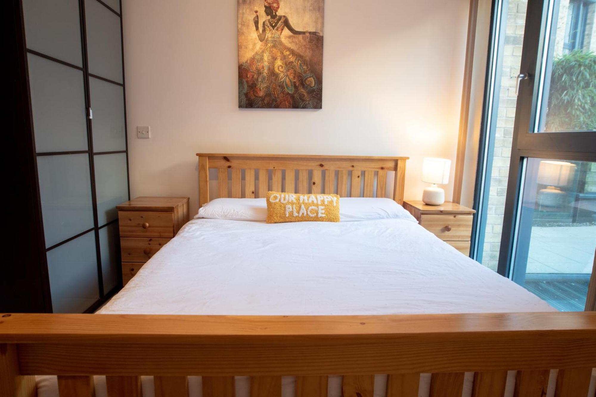 Two-Bedroom Luxury Apartment With Workspace, Free Secure Parking & Coffee Бірмінгем Екстер'єр фото