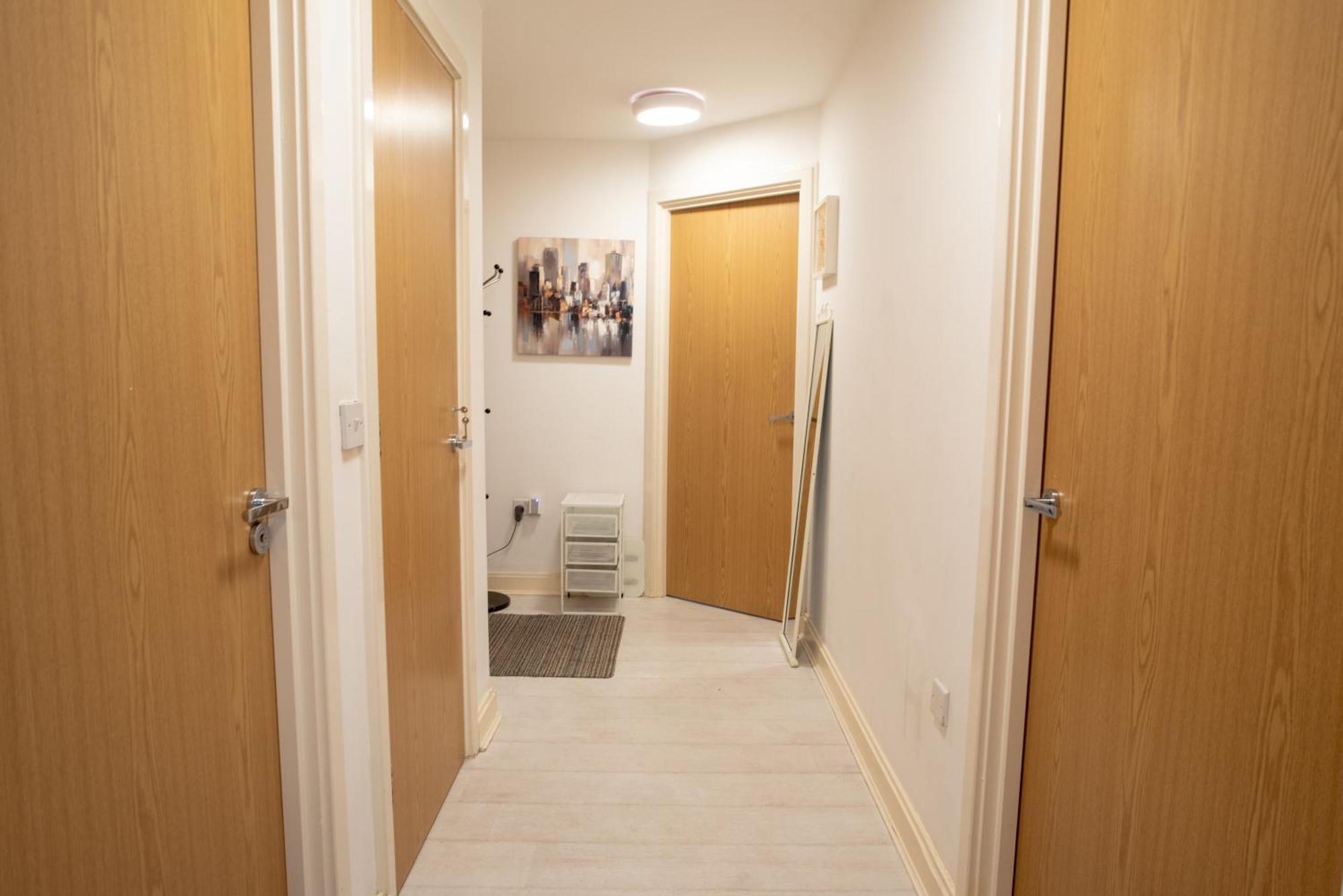 Two-Bedroom Luxury Apartment With Workspace, Free Secure Parking & Coffee Бірмінгем Екстер'єр фото