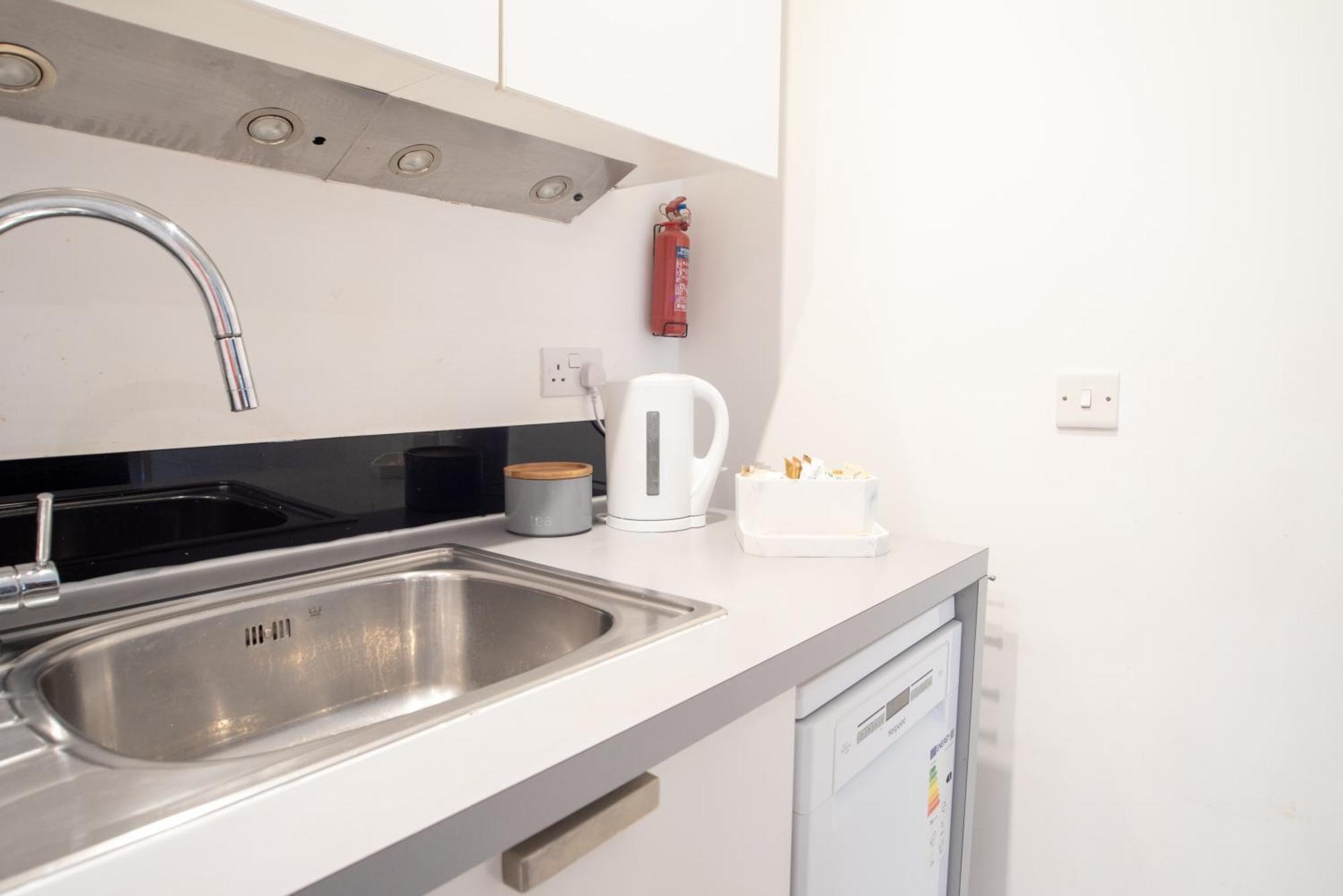 Two-Bedroom Luxury Apartment With Workspace, Free Secure Parking & Coffee Бірмінгем Екстер'єр фото