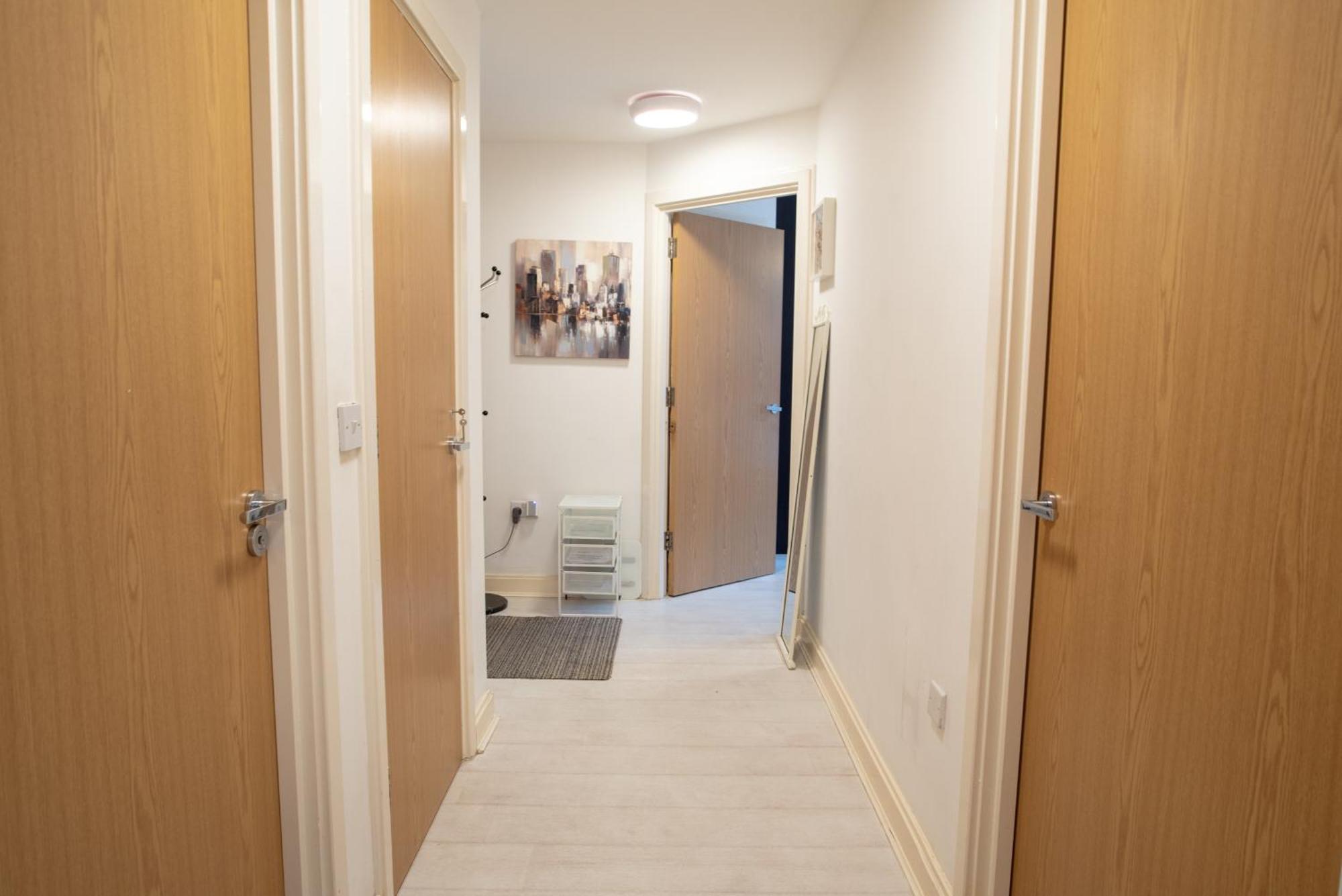 Two-Bedroom Luxury Apartment With Workspace, Free Secure Parking & Coffee Бірмінгем Екстер'єр фото