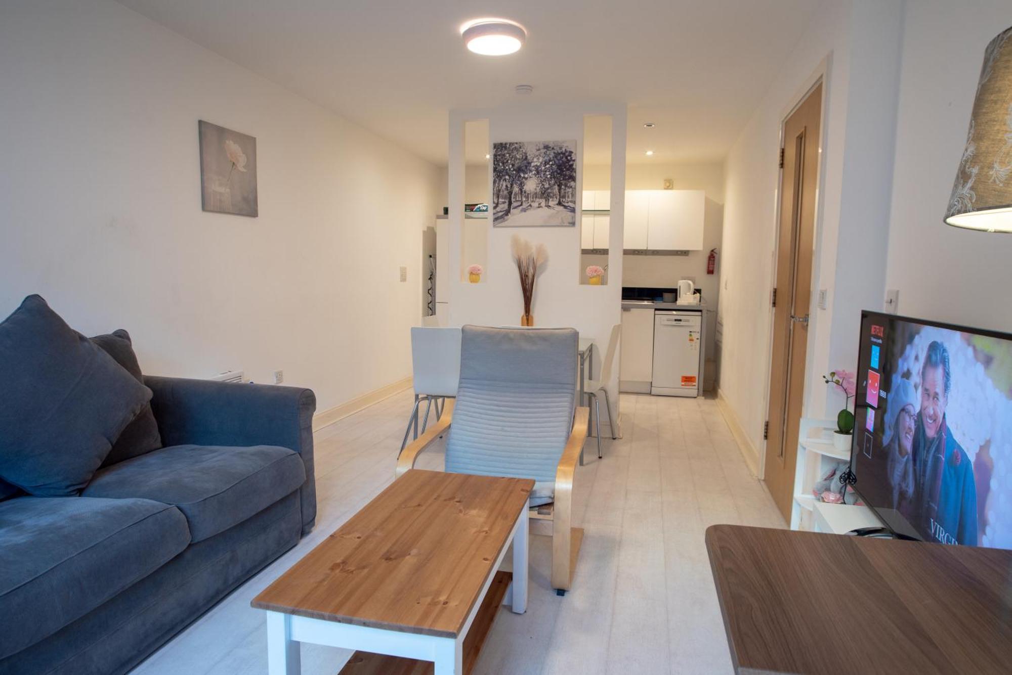 Two-Bedroom Luxury Apartment With Workspace, Free Secure Parking & Coffee Бірмінгем Екстер'єр фото