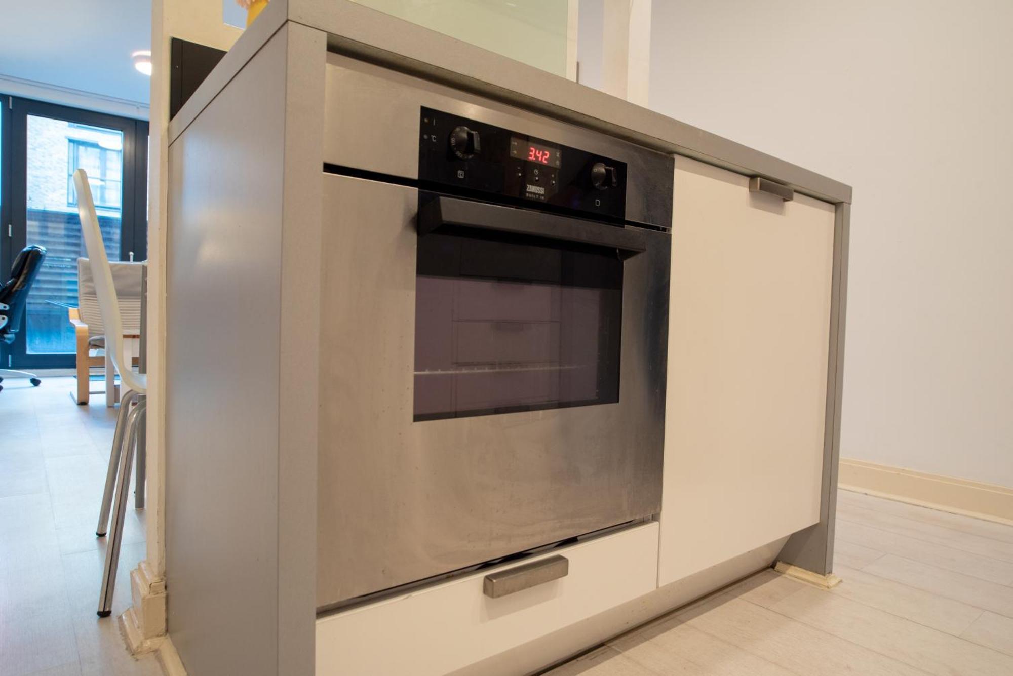 Two-Bedroom Luxury Apartment With Workspace, Free Secure Parking & Coffee Бірмінгем Екстер'єр фото