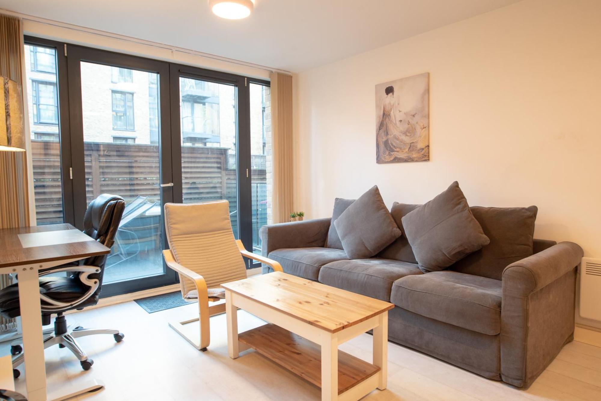 Two-Bedroom Luxury Apartment With Workspace, Free Secure Parking & Coffee Бірмінгем Екстер'єр фото