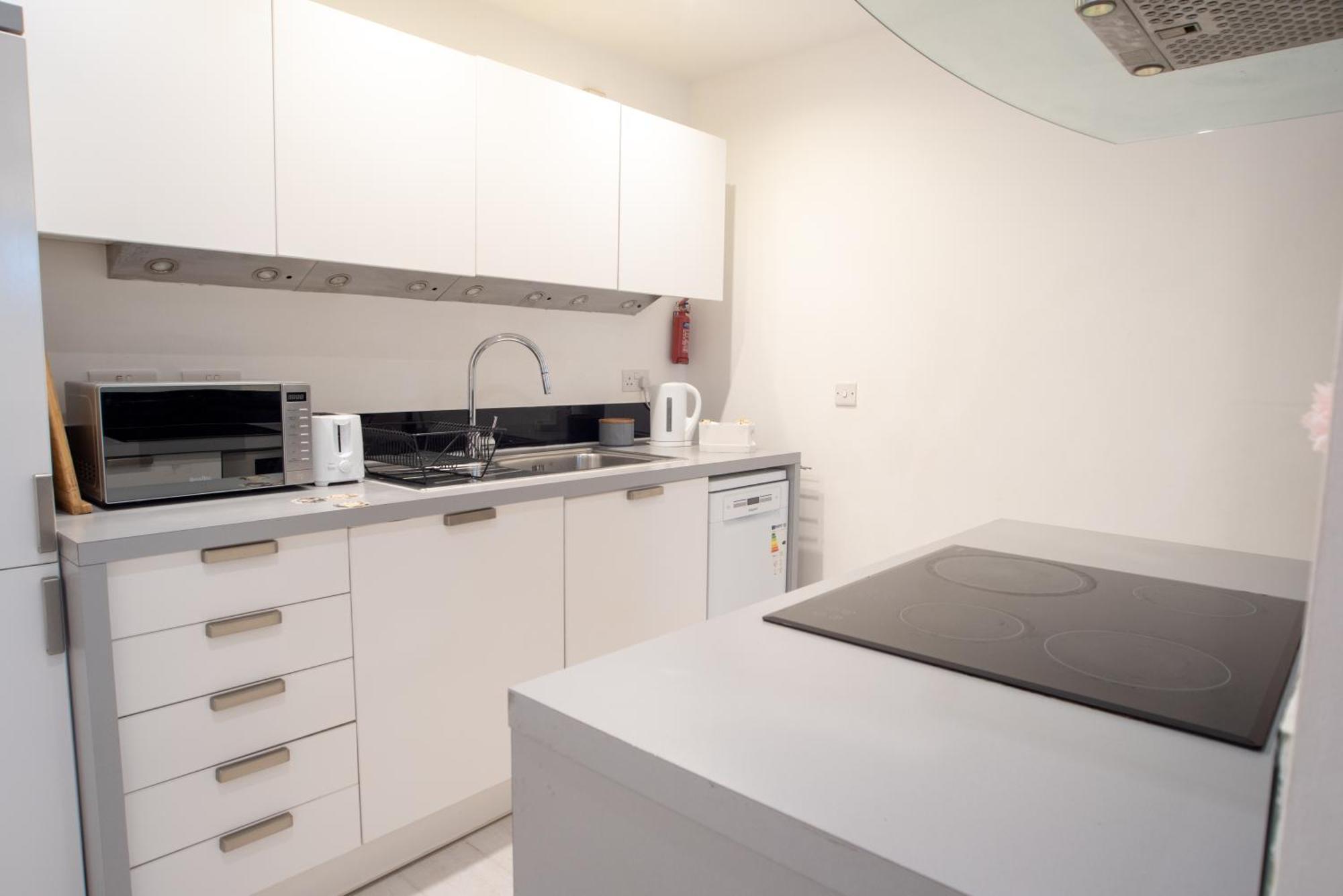 Two-Bedroom Luxury Apartment With Workspace, Free Secure Parking & Coffee Бірмінгем Екстер'єр фото