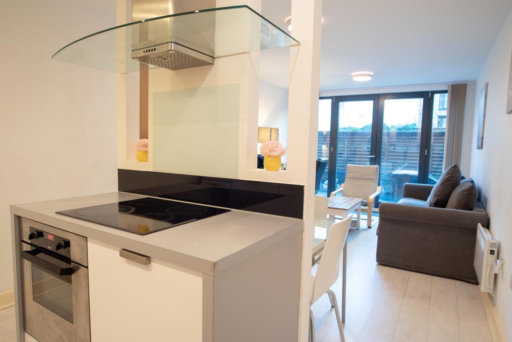 Two-Bedroom Luxury Apartment With Workspace, Free Secure Parking & Coffee Бірмінгем Екстер'єр фото