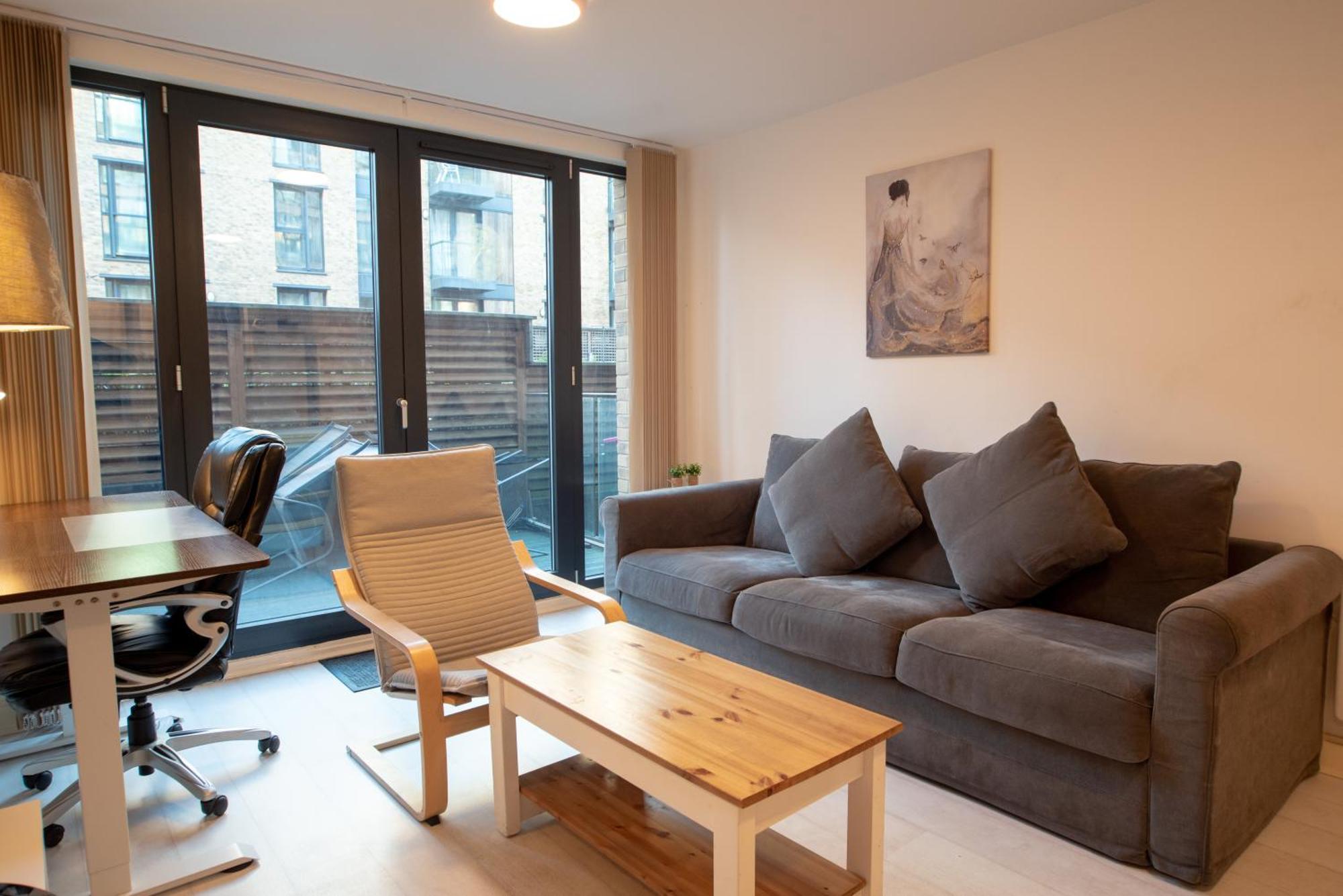 Two-Bedroom Luxury Apartment With Workspace, Free Secure Parking & Coffee Бірмінгем Екстер'єр фото